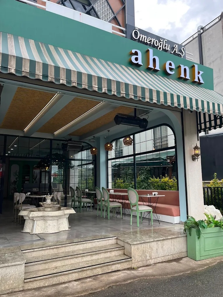 Ahenk Kafe Bahçe ve Süs Havuzu